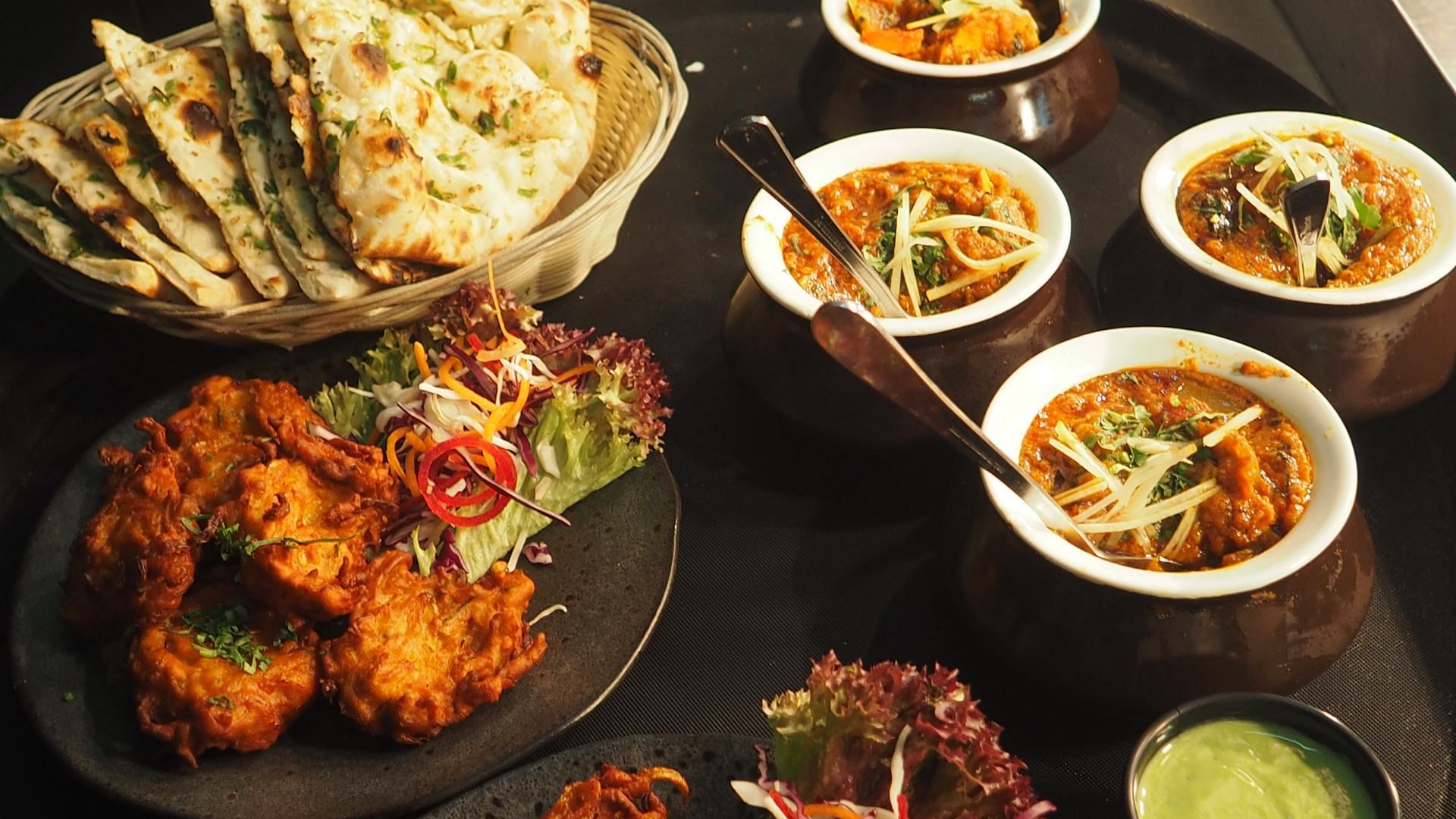 Dont drink water while eating (image sourced via Pexels / Photo by chan)